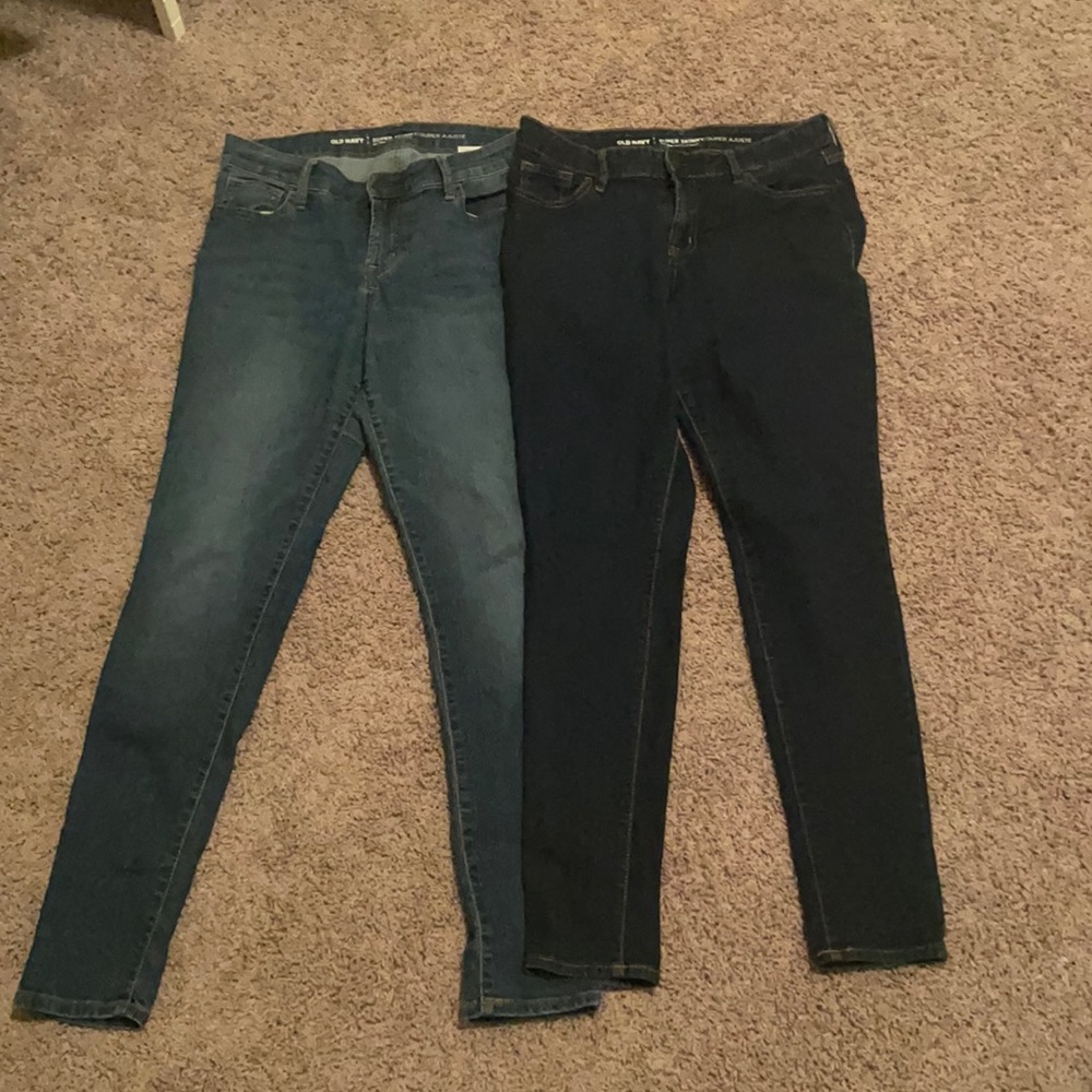 2 pairs Old Navy super skinny jeans size 6 dark and medium wash